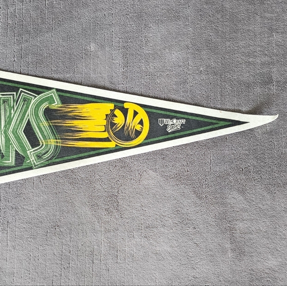 Wincraft Milwaukee Bucks NBA Pennant Flag - Picture 3 of 6